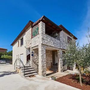 Red Karmenita Apartment Umag